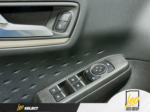 Used 2020 Ford Escape SE FWD image 19