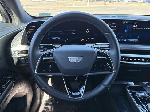 Used 2025 Cadillac Lyriq Luxury image 8