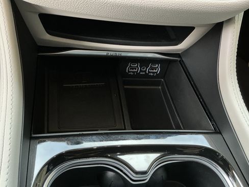 Used 2023 Chrysler Pacifica Limited image 28