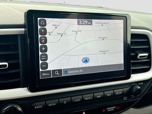 Used 2023 Hyundai Venue Limited FWD image 13