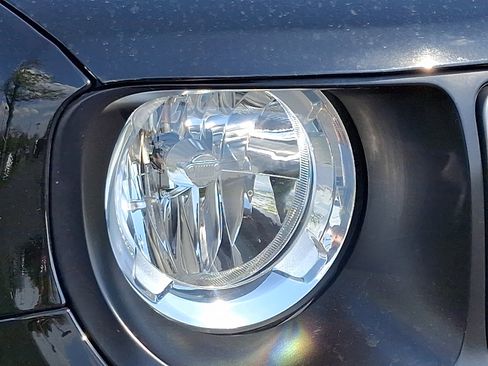 Certified 2022 Jeep Renegade Trailhawk AWD/4WD image 9
