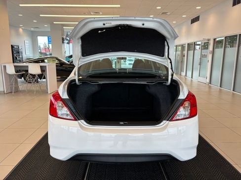 Used 2019 Nissan Versa SV FWD image 8