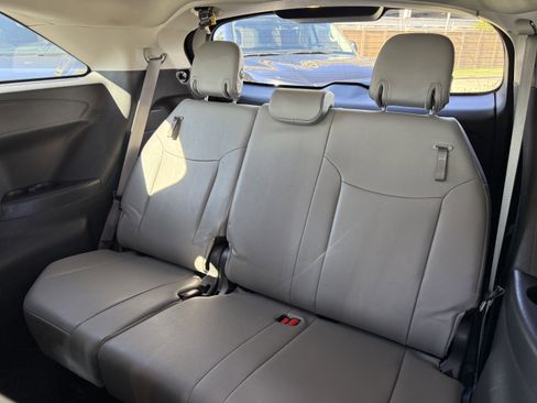 Used 2025 Toyota Sienna XLE image 15