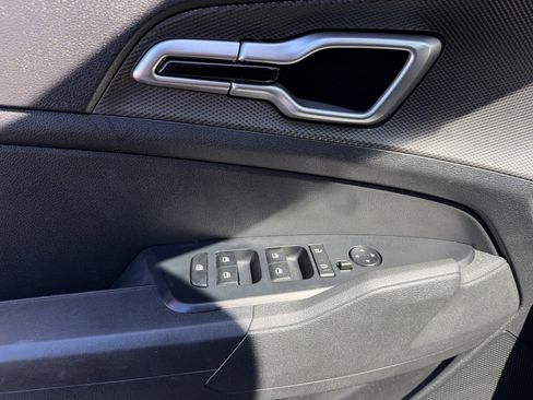 Used 2023 Kia Sportage LX image 17