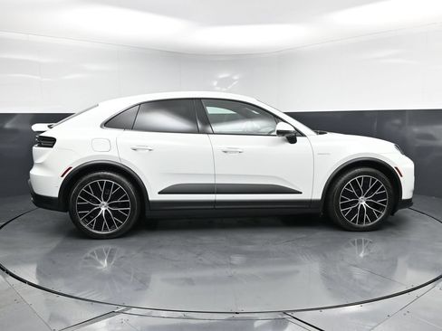 New 2026 Porsche Macan 4 Electric AWD/4WD image 9