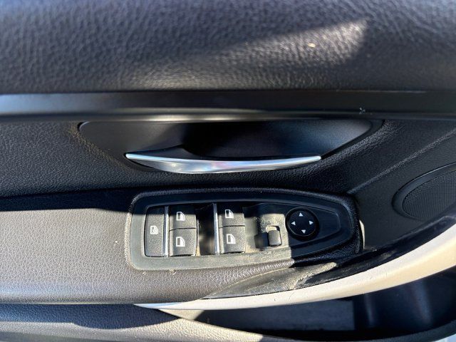 Used 2016 BMW 320i xDrive Sedan AWD/4WD image 16