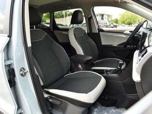 New 2026 Volkswagen Taos SE image 21