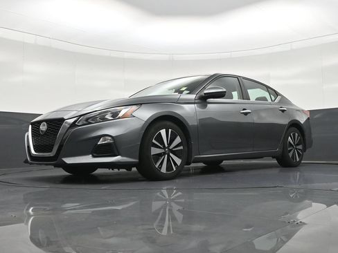 Used 2022 Nissan Altima 2.5 SV w/ SV Premium Package FWD image 23