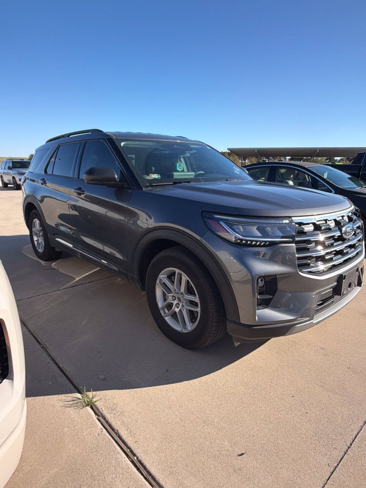Used 2025 Ford Explorer Active w/ Active Comfort Package RWD image 3