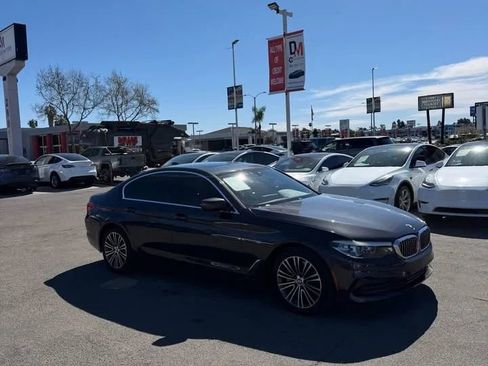 Used 2019 BMW 530i w/ Convenience Package image 2