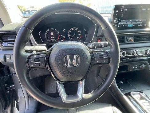 Used 2025 Honda Pilot Touring image 21