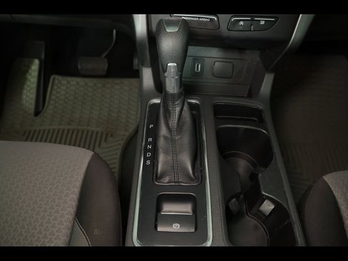 Used 2017 Ford Escape SE image 22