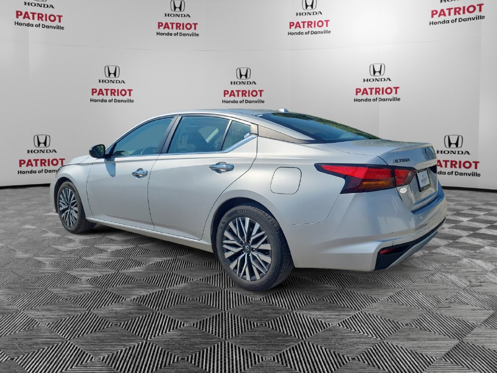 Used 2024 Nissan Altima 2.5 SV FWD image 3