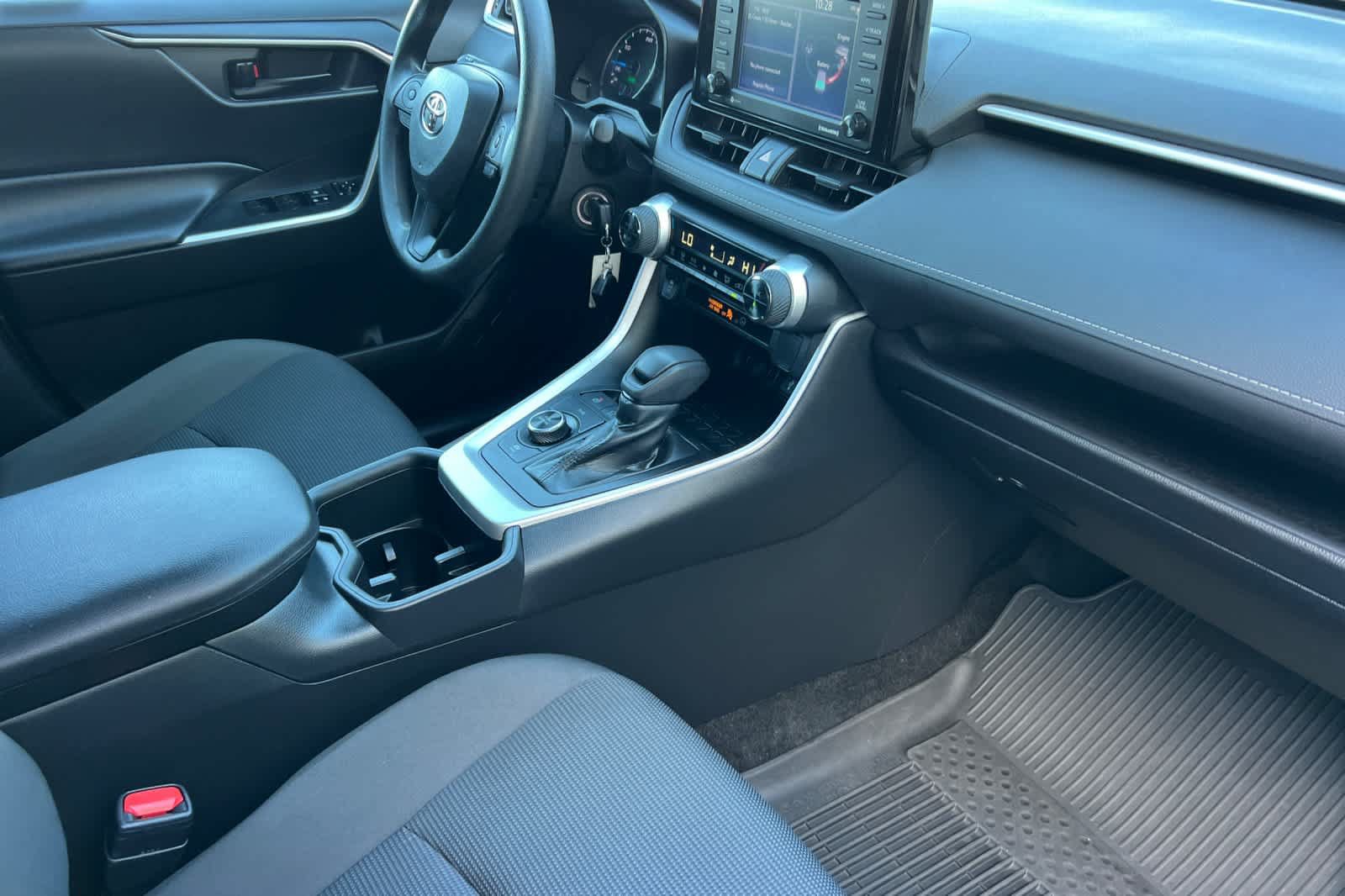Certified 2022 Toyota RAV4 LE AWD/4WD image 17