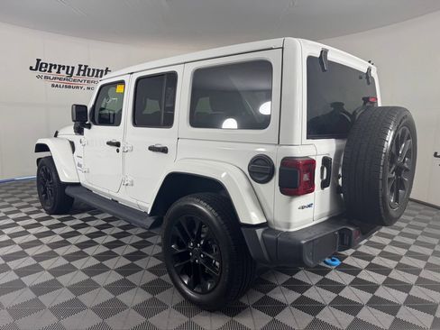 Used 2024 Jeep Wrangler Unlimited Sahara w/ Technology Group AWD/4WD image 8