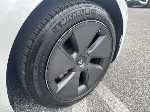 Used 2023 Tesla Model 3 Standard Range RWD image 9