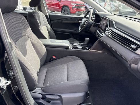 Used 2025 Toyota Camry LE image 28