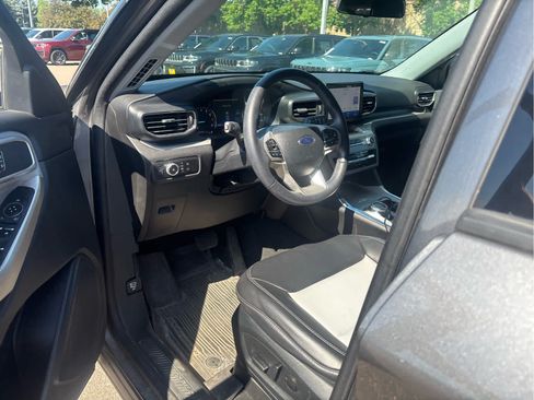 Used 2023 Ford Explorer XLT w/ Equipment Group 202A AWD/4WD image 5