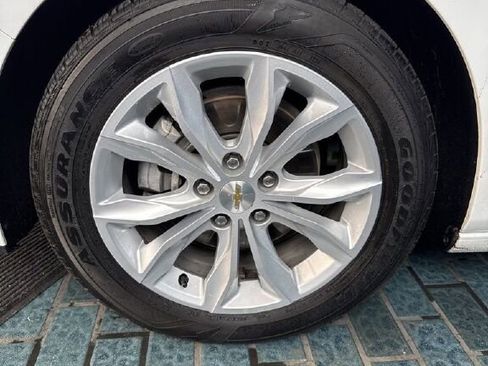 Used 2025 Chevrolet Malibu LT FWD image 16