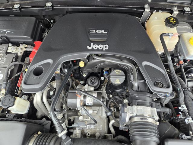 Used 2021 Jeep Wrangler Unlimited Sahara AWD/4WD image 28