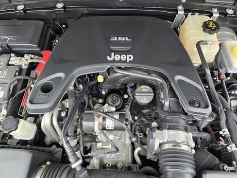 Used 2021 Jeep Wrangler Unlimited Sahara image 28