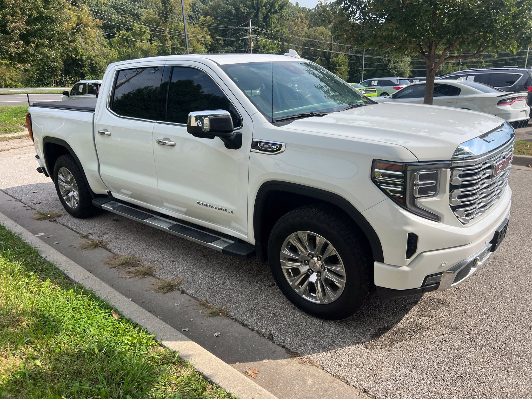 Used 2023 GMC Sierra 1500 Denali AWD/4WD image 3