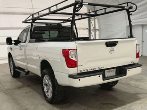 Used 2017 Nissan Titan SV image 7