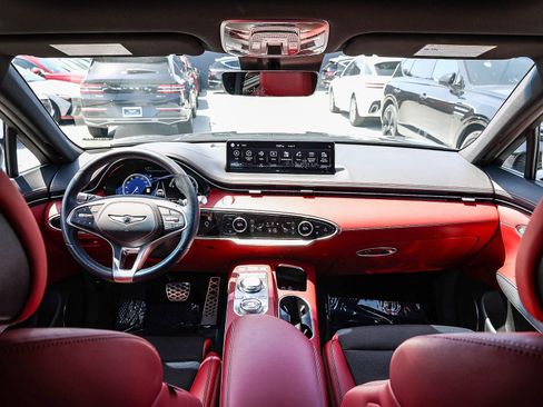 Used 2025 Genesis GV70 2.5T w/ Sport Prestige Package image 13