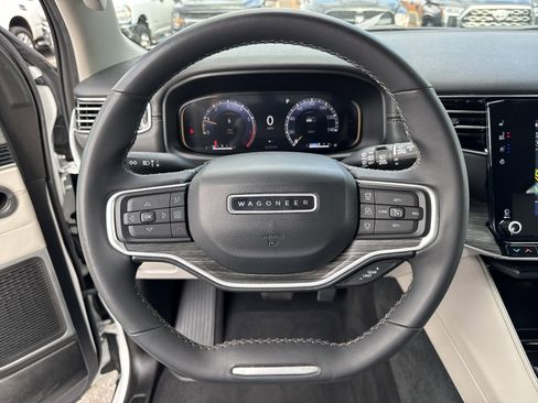 Used 2024 Jeep Wagoneer Series II w/ Flexible Seating Group image 27