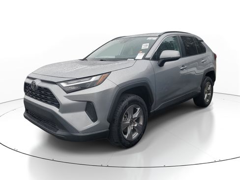 Used 2023 Toyota RAV4 XLE image 3