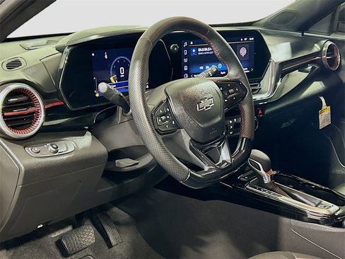 Used 2025 Chevrolet Trax RS w/ Driver Confidence Package image 7