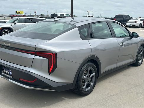 Used 2025 Kia K4 LXS image 12
