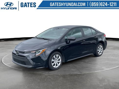 Used 2025 Toyota Corolla LE FWD image 5