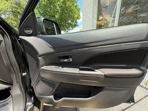 Used 2025 Mitsubishi Outlander Sport AWD image 14