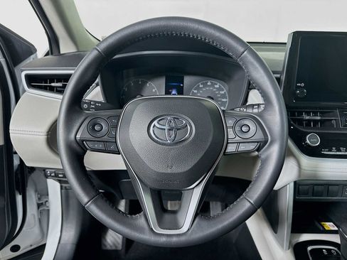 Used 2023 Toyota Corolla Cross LE w/ Black Badges Package (TMS) FWD image 11