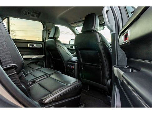 Used 2024 Ford Explorer Limited image 17