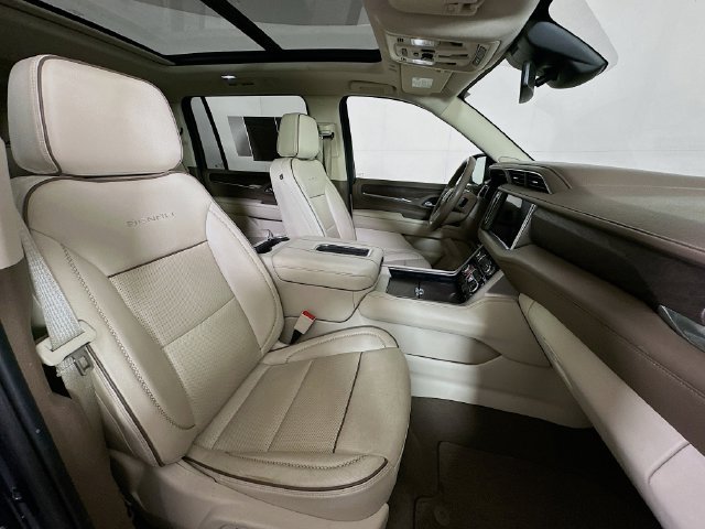 Used 2023 GMC Yukon XL Denali AWD/4WD image 38