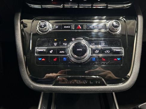 Used 2022 Lincoln Corsair AWD w/ Equipment Group 101A image 18