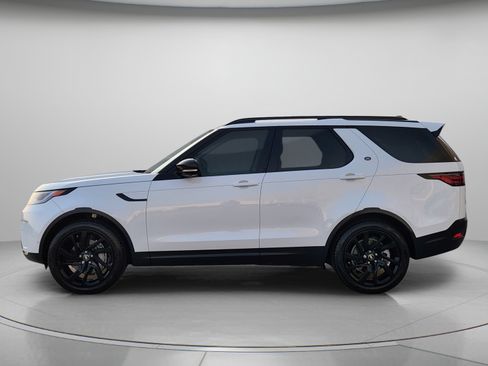 Used 2025 Land Rover Discovery S AWD/4WD image 2