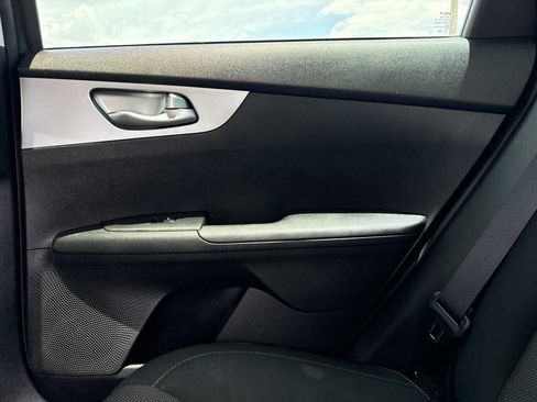 Used 2022 Kia Forte LXS w/ LXS Technology Package FWD image 19