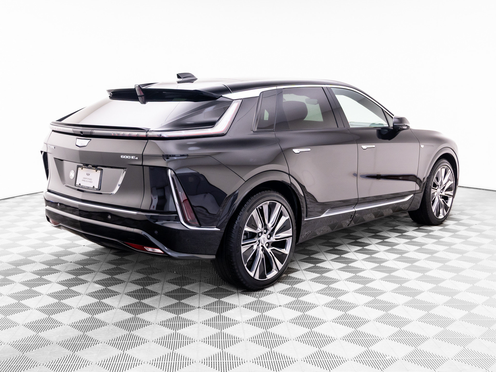 Used 2025 Cadillac Lyriq Luxury w/ LPO, Floor Liner Package AWD/4WD image 5