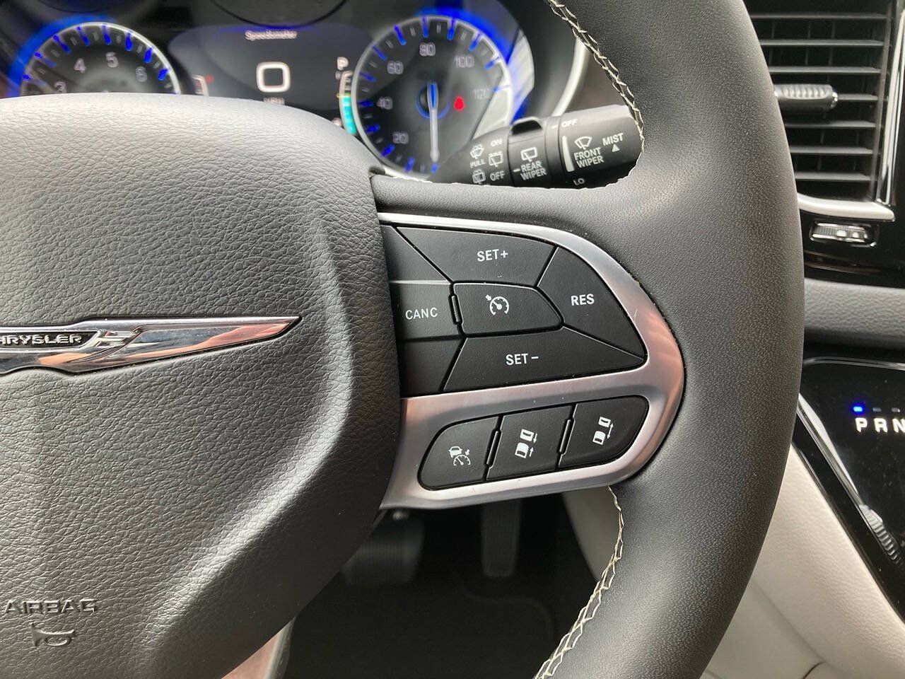 Used 2024 Chrysler Pacifica Touring-L FWD image 20