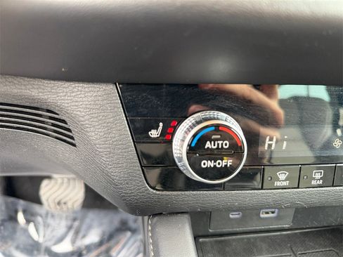 Used 2023 Mitsubishi Outlander SE image 29