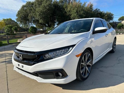 Used 2019 Honda Civic Touring image 2