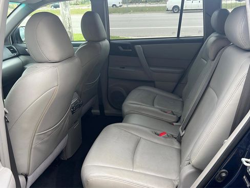 Used 2013 Toyota Highlander Plus AWD/4WD image 14