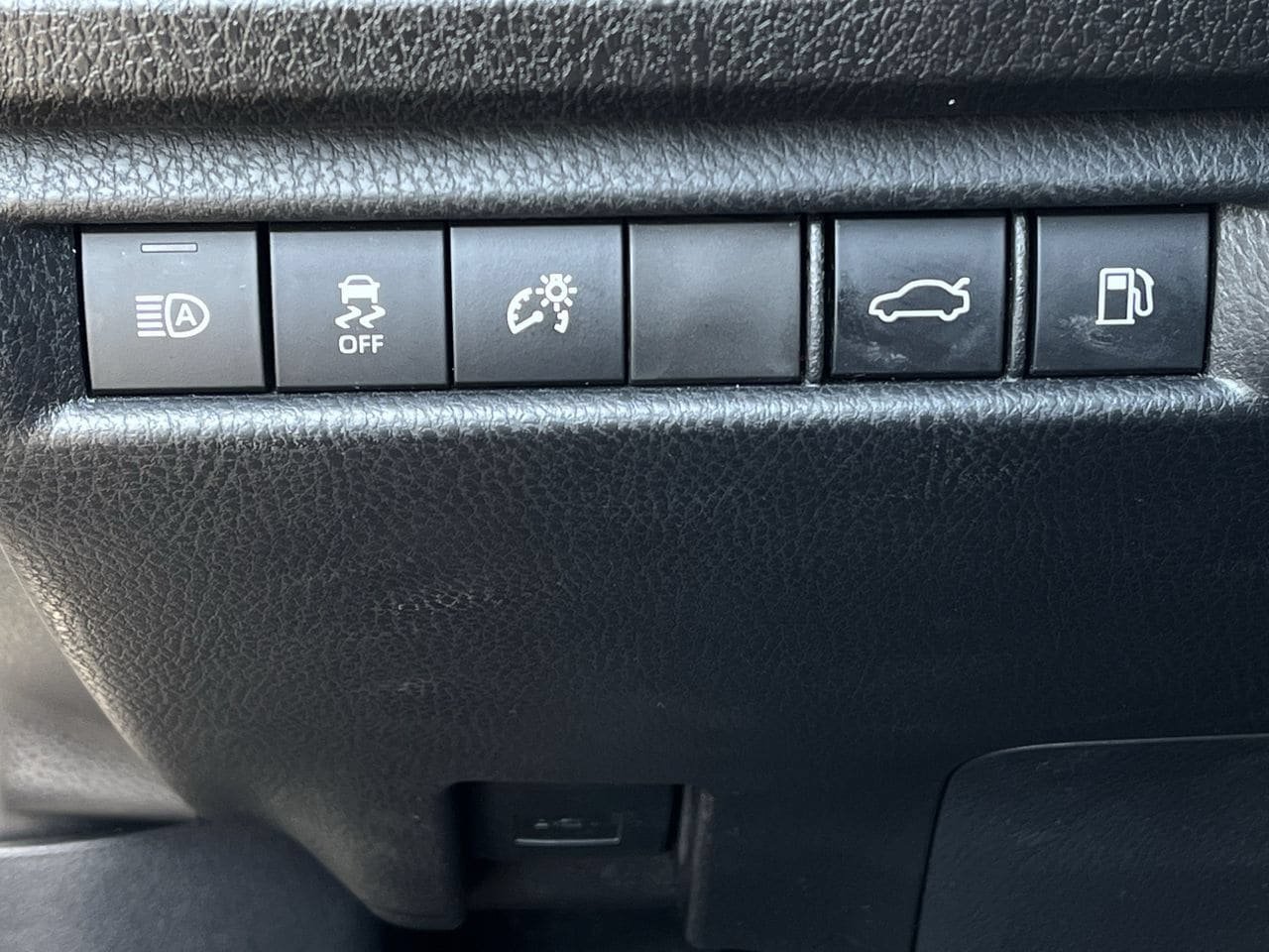 Used 2025 Toyota Camry SE FWD image 20