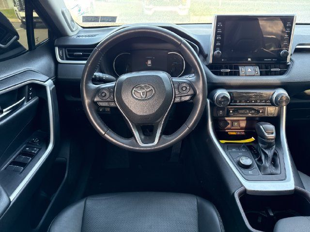 Used 2022 Toyota RAV4 Limited AWD/4WD image 18
