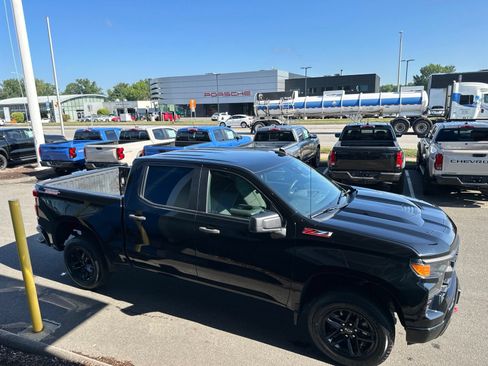 Used 2022 Chevrolet Silverado 1500 Custom Trail Boss AWD/4WD image 4