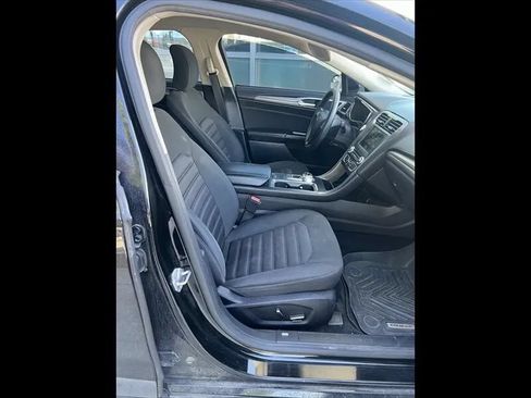 Used 2017 Ford Fusion SE w/ Fusion SE Technology Package FWD image 23