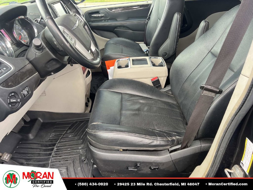 Used 2014 Chrysler Town & Country Touring-L FWD image 16